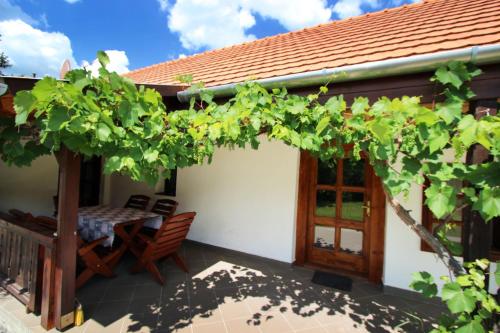 Фотография гостевого дома Lugas Vendégház