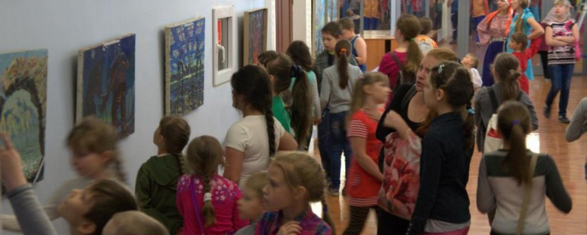 Фотографии фойе ЦК Эльмаш имени Глазкова Ю.П Левый и правый кулуары