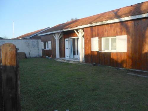 Фотография гостевого дома Maison de 2 chambres avec jardin clos et wifi a Gujan Mestras a 3 km de la plage