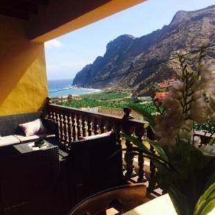 Фотографии гостевого дома
2 bedrooms house at Hermigua 600 m away from the beach with sea view and furnished balcony