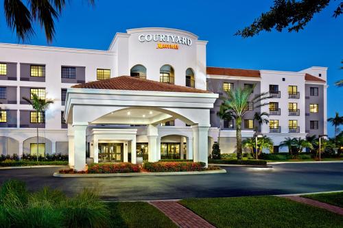 Фотография гостиницы Courtyard by Marriott Stuart