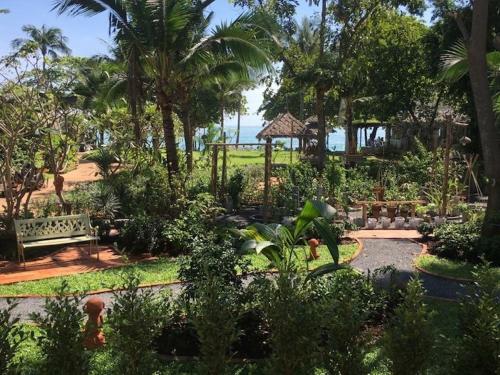 Фотография гостиницы King's Garden Resort - SHA Plus