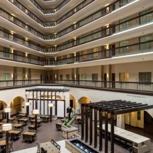 Фотографии гостиницы 
            Embassy Suites by Hilton Dallas-Love Field