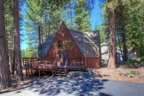 Фотографии гостевого дома 
            Fool Around House by Lake Tahoe Accommodations
