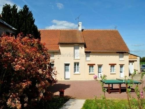 Фотография гостевого дома Gîte La Tour-Saint-Gelin, 3 pièces, 5 personnes - FR-1-381-434