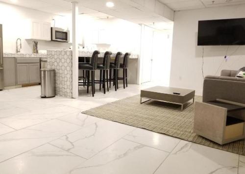 Фотография гостиницы 7 BR- Sleeps 15! Famous Lakefront Amazing Property!