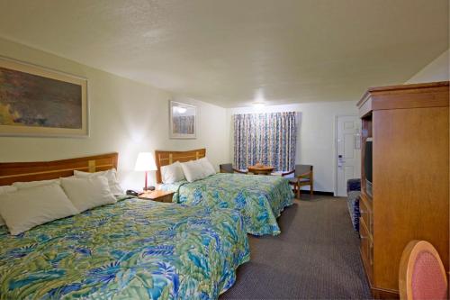 Фотография мотеля Blue Jay Inn & Suites