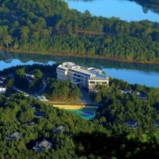 Фотографии гостиницы
Dalat Edensee Lake Resort & Spa