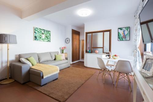 Фотография квартиры 2 Comfy Bright Flats with Netflix