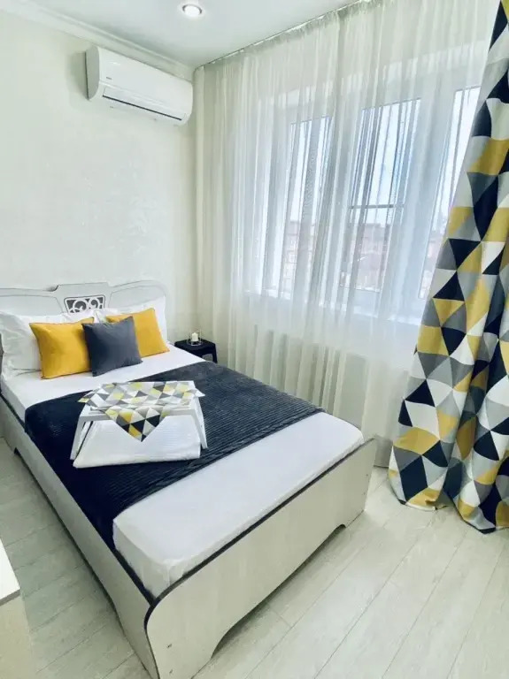 Фотография квартиры Уютная однокомнатная «Ромб» с видом на  лебединое озеро