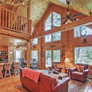 Фотография гостевого дома Newly Built Bethel Log Cabin with Deck, Near Skiing!