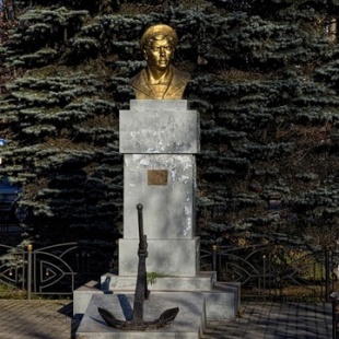 Фотография Памятник матросу Железняку