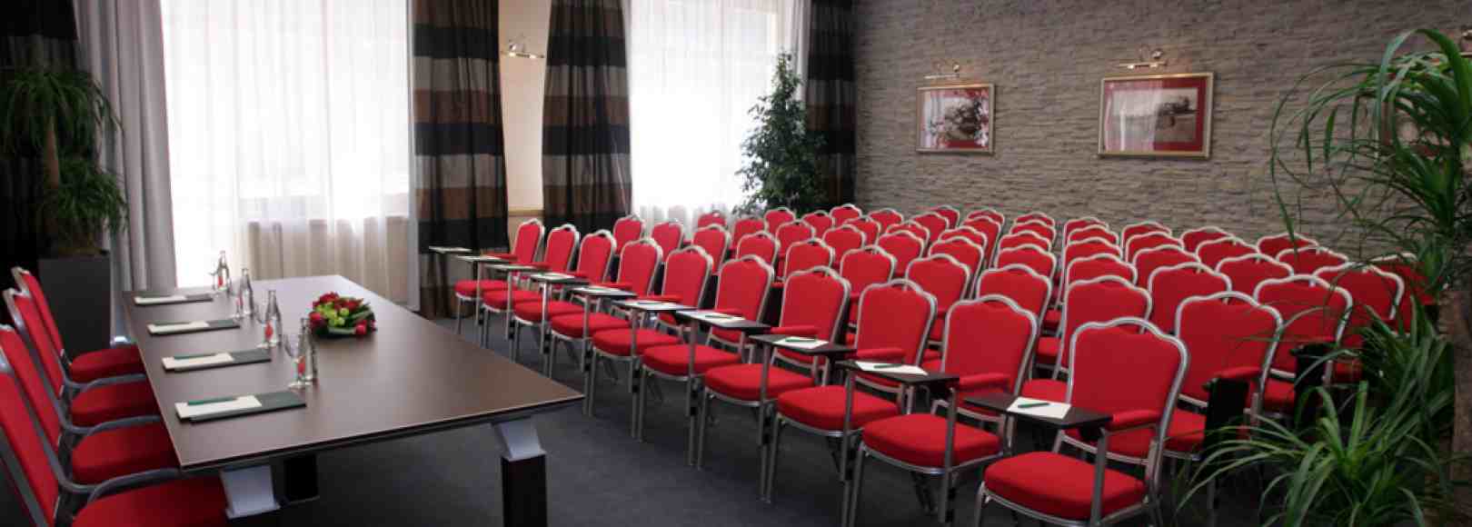 Фотография конференц-зала Гранатовый зал