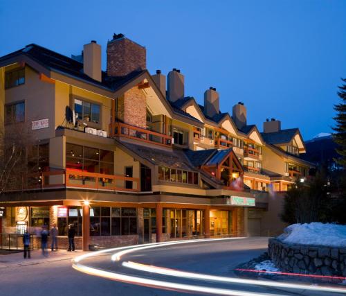 Фотография гостиницы Whistler Village Inn & Suites