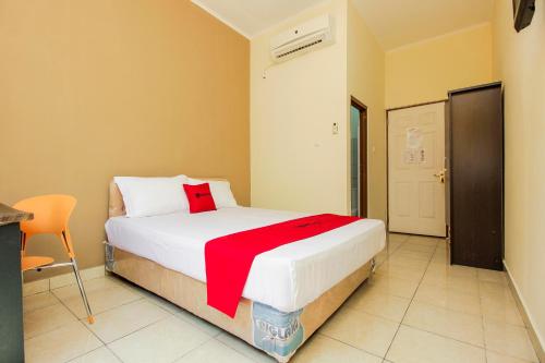 Фотография гостевого дома RedDoorz near Jalan Wolter Monginsidi Manado