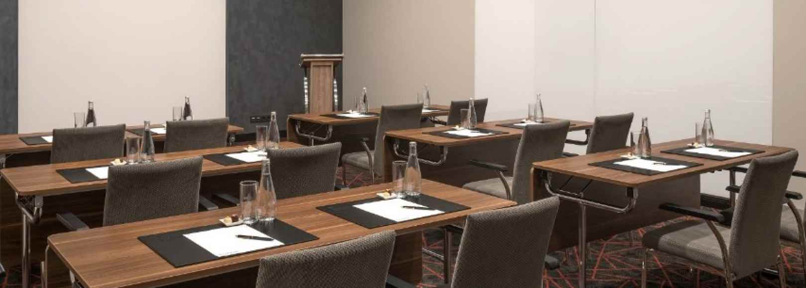 Фотография комнаты для переговоров Горки