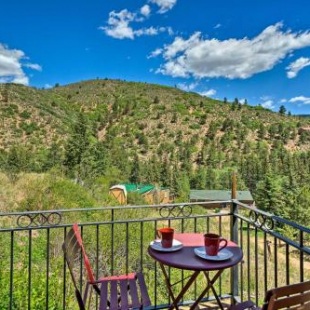 Фотография гостевого дома Cozy CO Rocky Mountain Retreat Near Pikes Peak!