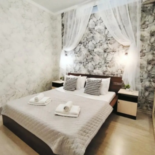 Фотография квартиры Квартира на цокольном этаже спасающие от жары с кухонной зоной