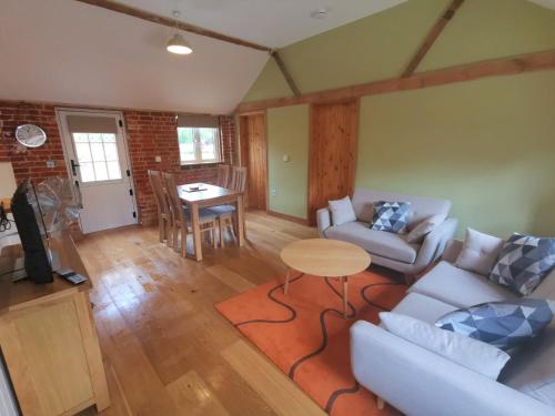 Фотография гостевого дома Blashford Manor Farmhouse Holiday Cottage - The Shire Cottage