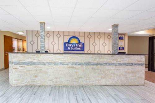 Фотография гостиницы Days Inn & Suites by Wyndham Rhinelander