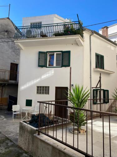 Фотографии гостевого дома 
            Family house KAŠTELA HOME between Split and Trogir