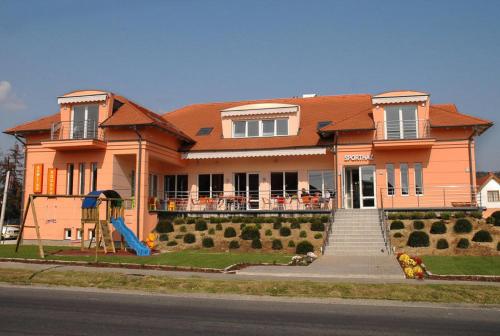 Фотография гостевого дома Sportház