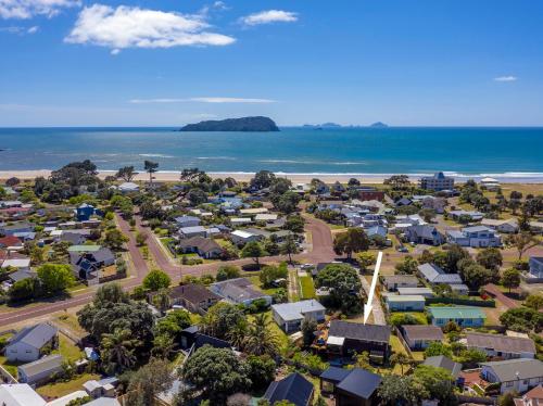 Фотография гостевого дома Bach on Boulevard - Pauanui Holiday Home