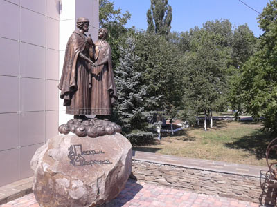 Фотографии памятника 
            Памятник Петр и Феврония Муромские