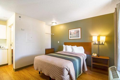 Фотография мотеля HomeTowne by Red Roof Studios Cincinnati - Sharonville