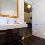 Фотография гостиницы Deloraine Hotel