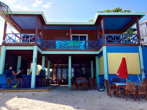 Фотография хостела Sandbar Beachfront Hostel & Restaurant