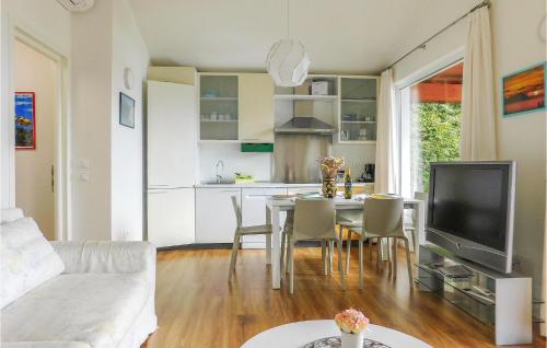 Фотография гостевого дома Awesome home in Riva di Solto w/ 2 Bedrooms