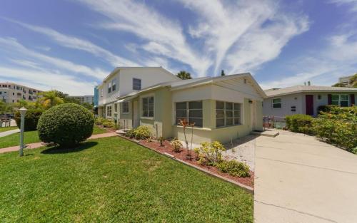 Фотография гостевого дома Walk to the Beach or Village in minutes!