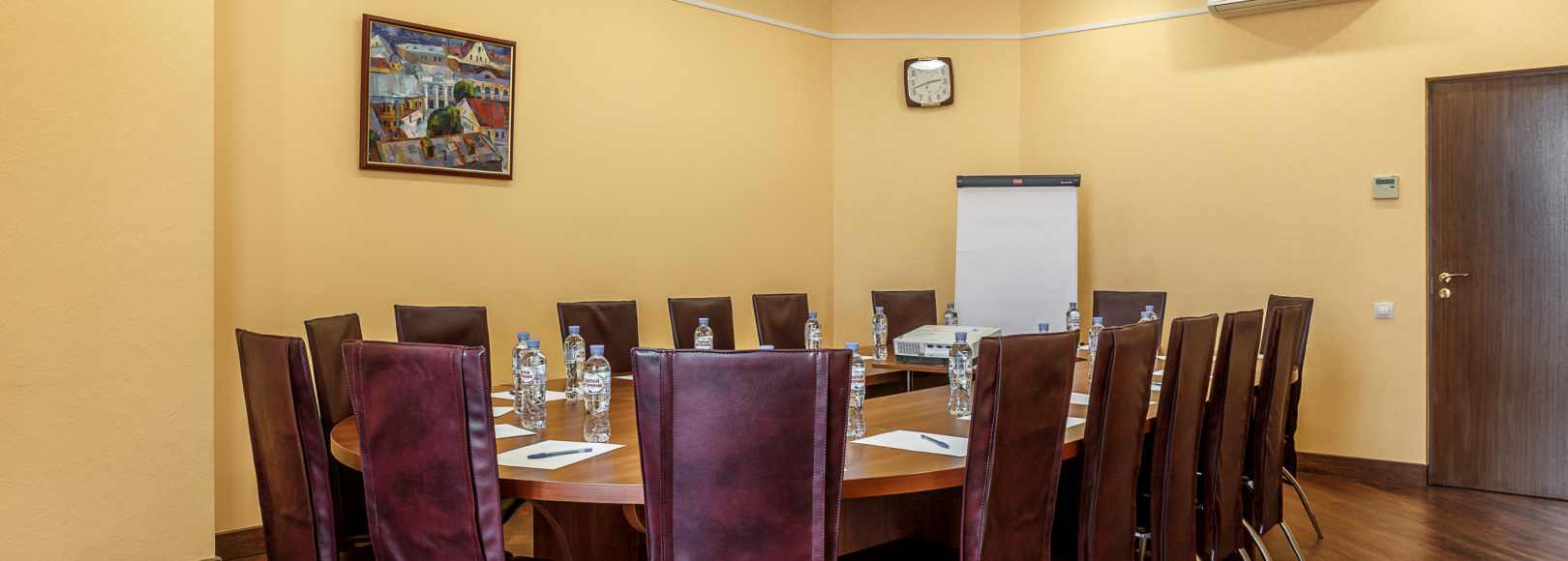 Фотография комнаты для переговоров Николь