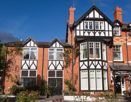 Фотография гостевого дома Bryn Woodlands House