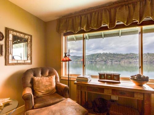 Фотография гостевого дома Lazy on the Lakefront (F205)