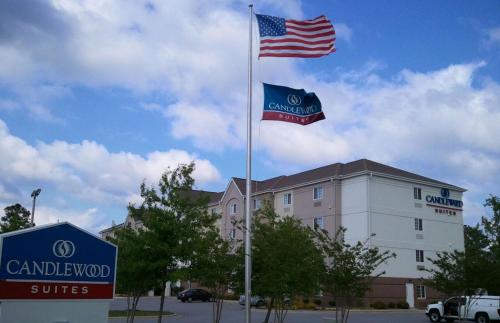 Фотография гостиницы Candlewood Suites Greenville NC, an IHG Hotel