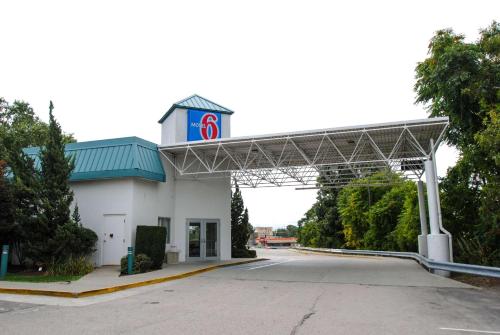 Фотография гостиницы Motel 6-Warwick, RI - Providence Airport - I-95