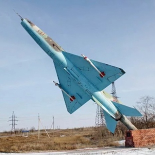 Фотография Памятник Самолет МИГ-21УМ