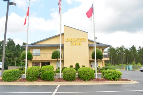 Фотография мотеля Deluxe Inn - Fayetteville I-95