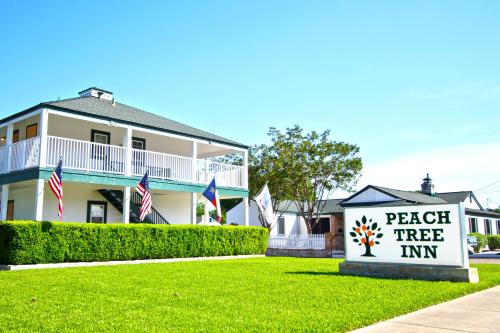 Фотография гостиницы Peach Tree Inn & Suites