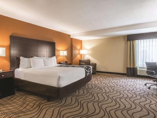 Фотография гостиницы La Quinta by Wyndham Knoxville Central Papermill