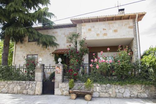 Фотография гостевого дома 6 bedrooms house with enclosed garden and wifi at Abejar