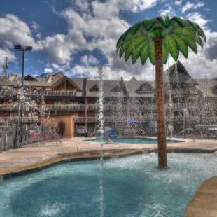 Фотография мотеля Crossroads Inn & Suites