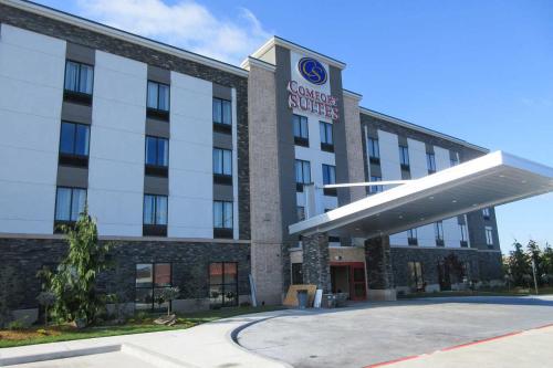 Фотография гостиницы Comfort Suites Airport on Meridian