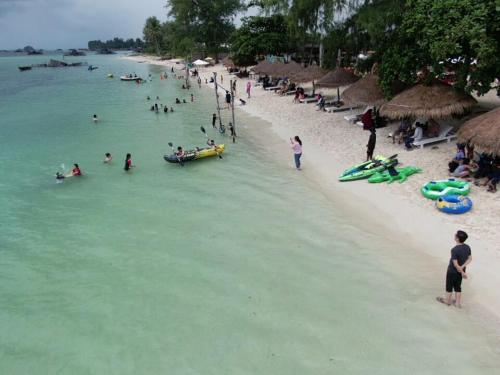 Фотографии гостиницы 
            Madu Tiga Beach & Resort