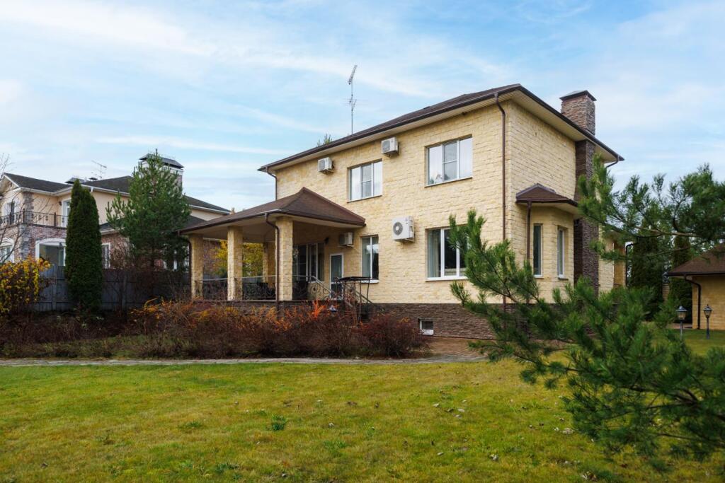 Фотография Коттеджа Коттедж с бассейном