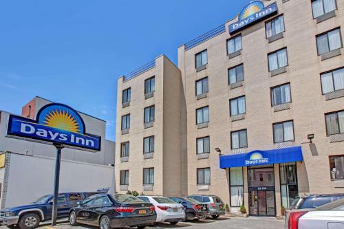 Фотография гостиницы Days Inn by Wyndham Brooklyn