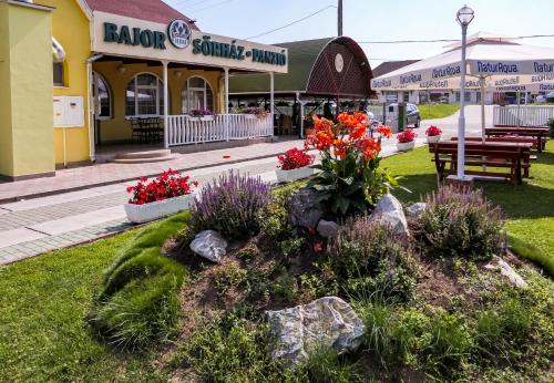 Фотография мини отеля HBH Bajor Sörház, Étterem és Panzió