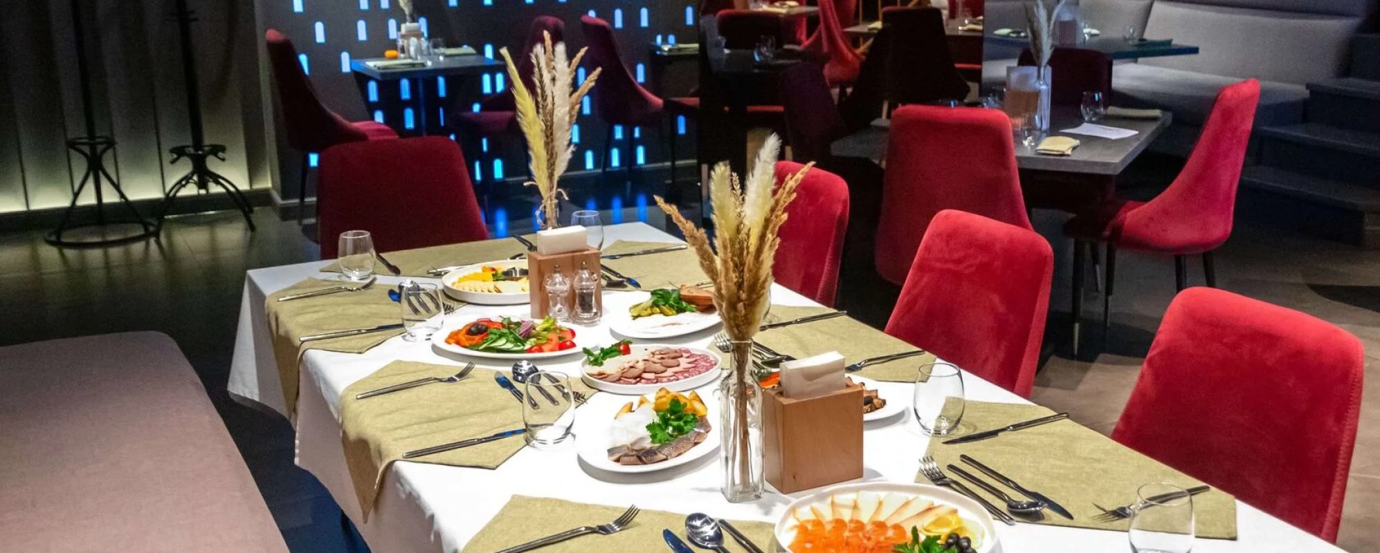 Фотографии банкетного зала Тёмный зал для банкетов в DIVINE